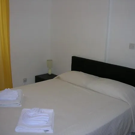 Gardens Apartment *